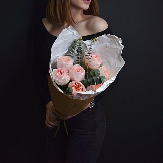 Букет пионовидных роз Juliet и эвкалипта S