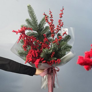 Алый зимний букет
