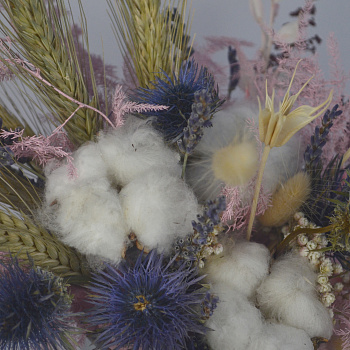 Композиция сухоцветов в ведерке