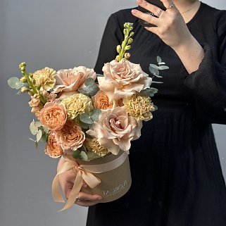 Букет в шляпной коробке Поздний завтрак M