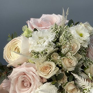 Нежный классический свадебный букет невесты