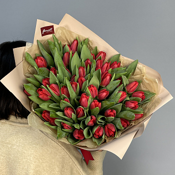 Букет из 51 красного тюльпана