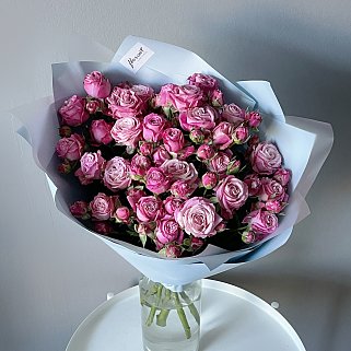 Букет из 7 кустовых пионовидных роз Classic Sensation