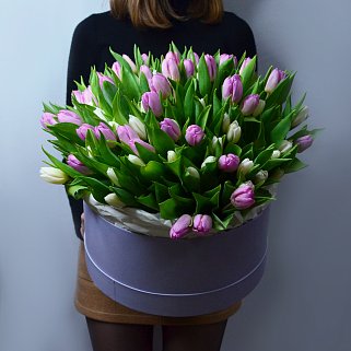 Букет из 101 тюльпана в шляпной коробке