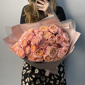 Букет из 11 кустовых пионовидных роз Juliet